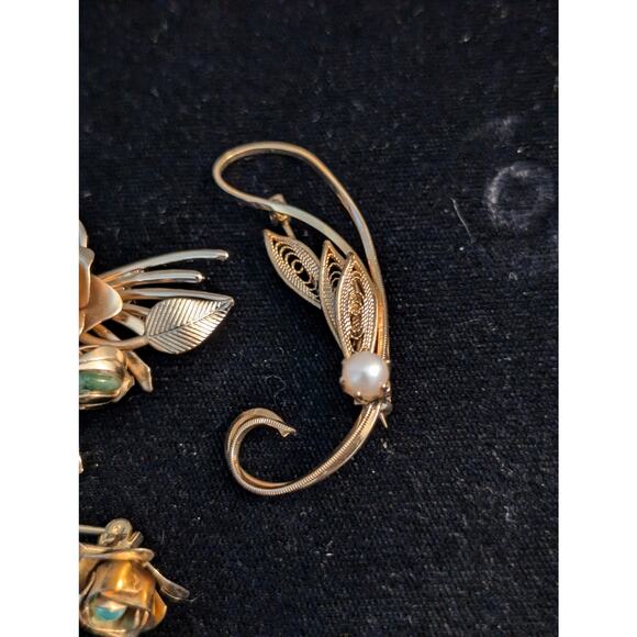Lot of Six Vintage Gold Tone Rose Filigree Leaf Collage of Brooches - Picture 4 of 7